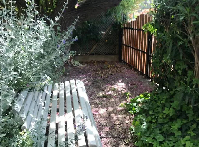 Mitoyen / 2 Personnes Appartement *